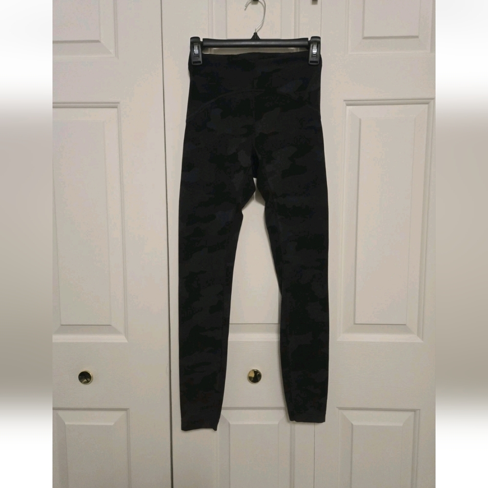 Lululemon Womens Unlimit Camo Mid-Rise Tight Leggings 25" Inseam Size 4